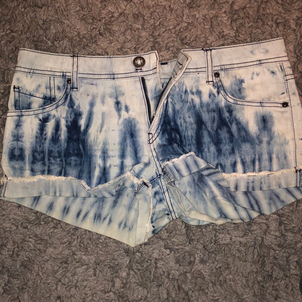 VOLCOM ACID WASHED SHORTS